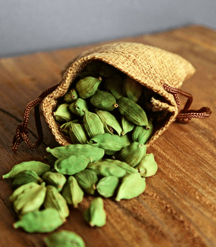 Teakwood and Cardamom Candle Fragrance Oil