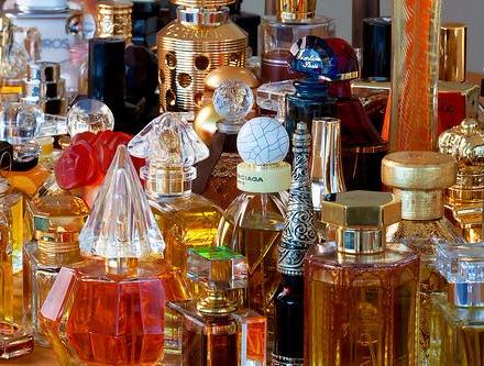 Musk Fragrance Oil - Create your own custom fragrances with our easy to use fragrance creator